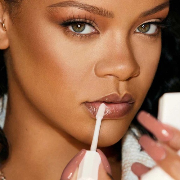 Fenty Beauty Hint-Hint - UNIVERSAL INVISIPINK SHEEN PRO KISS'R LUSCIOUS LIP BALM - Picture 1 of 6